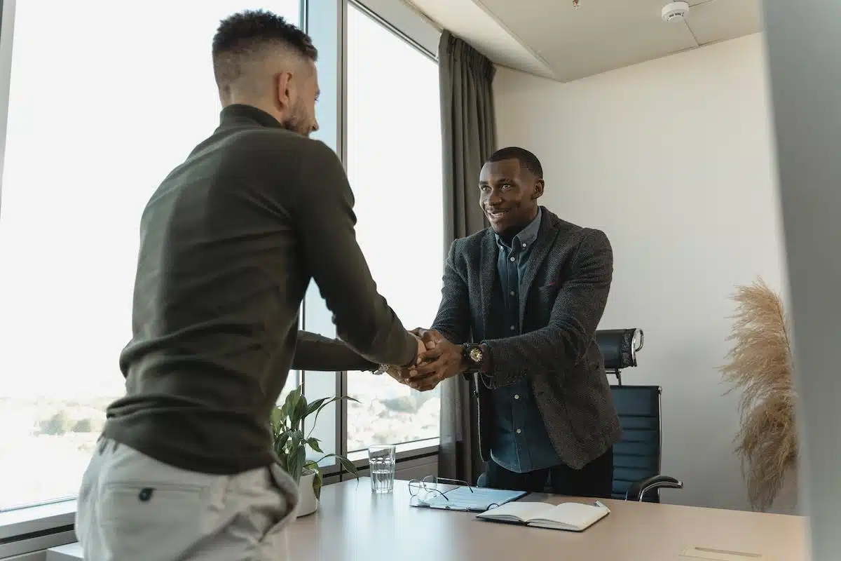 Optimisez votre valorisation des compétences en entretien d’embauche avec ces astuces efficaces