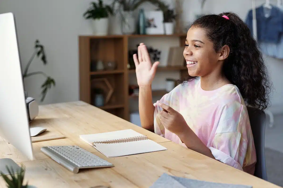 Les bénéfices et les contraintes de l’apprentissage en ligne