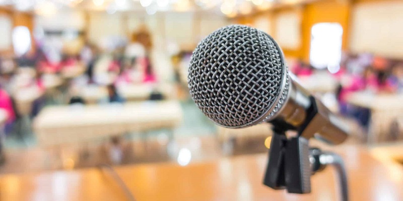 Comment développer son aisance à prendre la parole en public ?