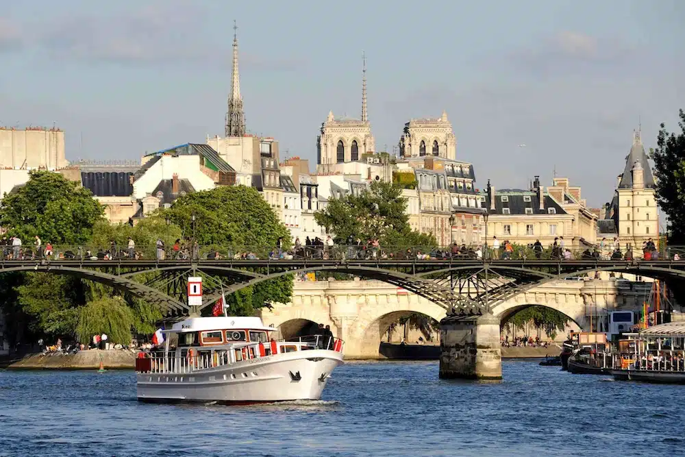 Les meilleures péniches de Paris pour organiser son événement d'entreprise