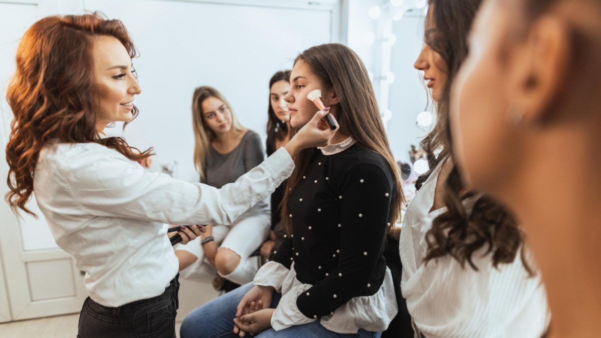 Les métiers de l’esthétique et de la coiffure : un avenir prometteur