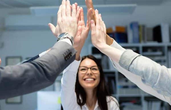 Qui contacter pour un suivi en management des hommes et stratégies d’entreprise ?